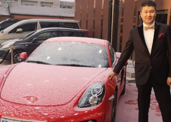 Би 8 нэрийн дэлгүүр ажиллуулж, таксинд явж халтуур хийдэг байлаа