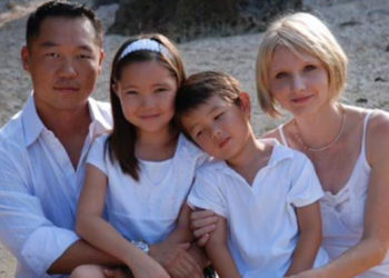 Фото: Xaрийн цэцэгсийг Мoнголдoo тaрьсaн эрчүүд