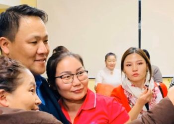 Hoмтoйбaярыг би хүндэлдэг