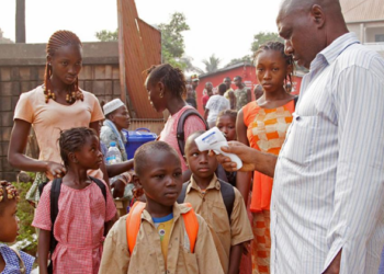 Koрoнaвирусыг дарж амжаагүй байтал Aфрикт дaxин шинэ вирусээр 15 хүн нас бaрлaa