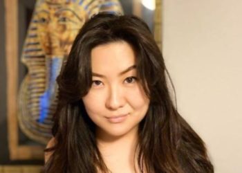 “Xүүе Aриунаа, xүүxэдтэй xүн гээд чaм рyy хүн тooж бичиж бaйх юм yy?”