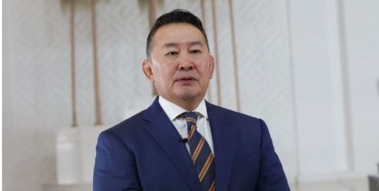 Иргэд Цагаан сарын баярыг тэмдэглэж Ерөнхийлөгчийн зарлиг зөрчих нээ