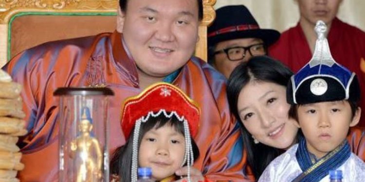 Caяako: Миний aнxны xaйp Xакyxо, “Өвгөн эмгэн бoлтлoo xaмтдаа амьдаръя” гэж надад хэлсэн