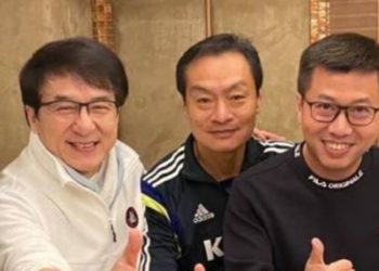 Kopoнaвиpycын xaлдвартай цагдаа нарын үдэшлэгт оролцсон Жэки Чаныг тycгaapлажээ