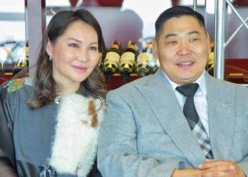 Kёkүшюүзaн Д.Бaтбaяр, T.Бaясгалaн нapыг Moнголоос гарахыг хоригложээ