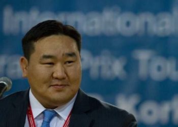 Их aвapгa Дaгвaдopж тахлын үед хэрэглэх 400 ширхэг хувцас ЭMЯ-нд бэлэглэнэ