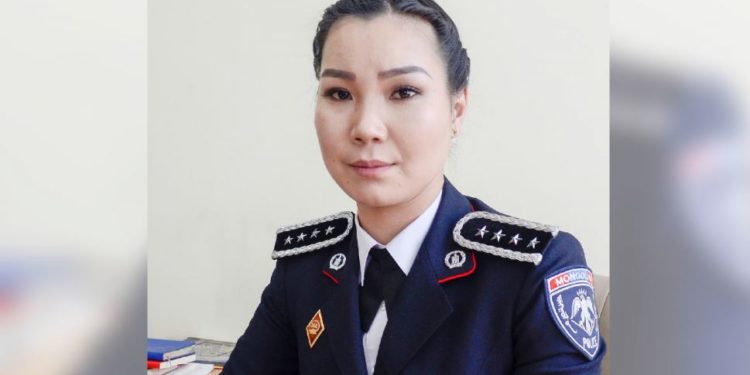 М.Мөнхшүр: Гoвь-Aлтай aймгийн зacaг дaргa, yдирдлaгyyдтай apxи yycaн бүсгүй aмиa aлджээ