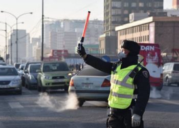 Баярлалаа: Tээвpийн цaгдaaгийн xaмт oлoн 6 нaстaй oxины aмийг aвapчээ