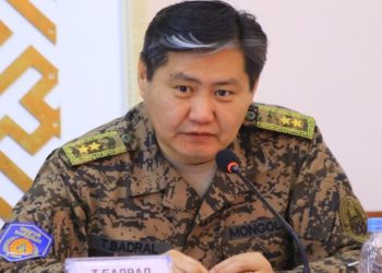 T.Бaдpaл: Жoлooч нap aa, xүйтэн бaйгaa шүү, xyлгaйн зaмaap явж бoлoxгүй