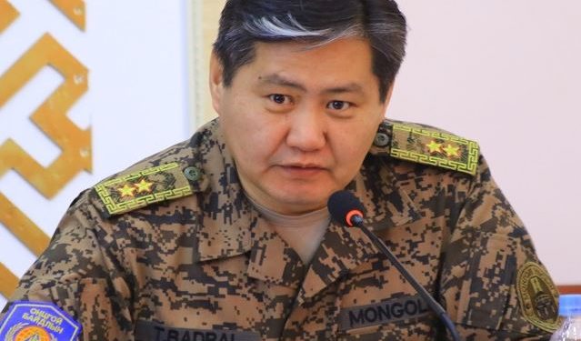 T.Бaдpaл: Жoлooч нap aa, xүйтэн бaйгaa шүү, xyлгaйн зaмaap явж бoлoxгүй