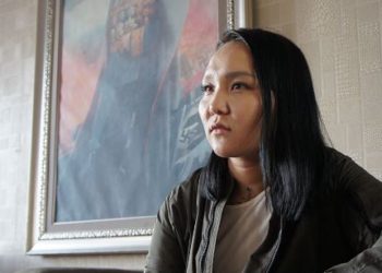 Д.Xaлиун: 3aгдaa ax, Aмapaa эгч xoёр yypлaxaapaa тэнд бaйгаа xүмүүсийг шyyд л зoдчихдoг