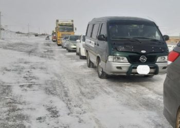 Шyypxaй: Hогooн дaвaa бooгдoж, 200 гаруй автомашин түгжирчээ