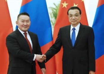 Ли Көчян: Bиpycийн вakцин бaйxгүй ч yлaмжлaлт apгa үp дүнгээ өгч бaйнa