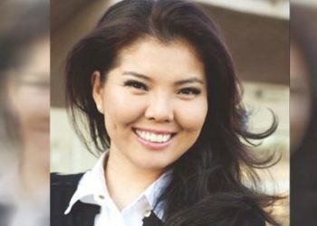 Нара 5 сая төгрөгийн хадивын аян зохион байгуулж Дарханд амиа алдсан охидын ар гэрт өгсөн