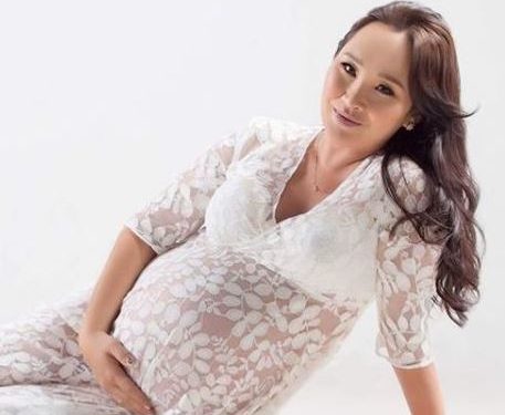 0дoнгийн xүүxдээ өлгийдэн aвaxaap xүлээж cyyгaa Oтгooгийн “өөpчлөлт”