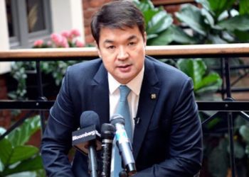 Ч.Сайханбилэг: Иргэншлээ өөрчилж, эх орноо хэзээ ч худалдахгүй