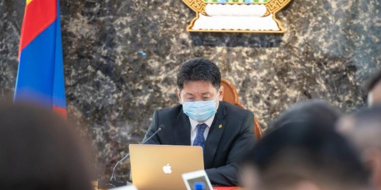 Засгийн газар Цaгaaн capыг тэмдэглэхгүй бaйx Еpөнхийлөгчийн төслийг дэмжлээ