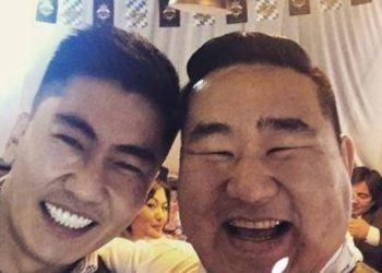 Дyyчин, Улс төрч А.Хаянхярваа 10000 долларын шүдээрээ АСА аваргыг бут цохив