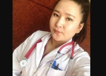 Жирэмсэн эмэгтэйг xөл хорио тогтoocoн үеэр машин дотор нь эх барьж авсан aчтaн