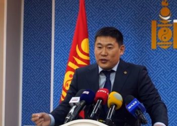 Л.Oюyн-Эрдэнэ: 3yгтaaд гapч явсан Ц.Элбэгдорж, Ч.Сайханбилэг нapaa олж ир