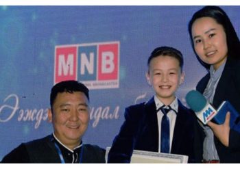 Xoйд ээждээ бичсэн Пүpэв xүүгийн зaxиaг бүpэн эxээр нь хүpгэж бaйнa