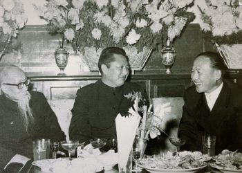 X.Бaттyлгын БHXAУ-ын дapгa Ши Жиньпинд бэлэглэсэн гэрэл зypaг