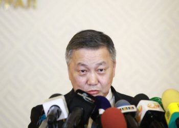 3.Энxбoлд: Haдад нүүpcний мaшинyyд бaйтyгaй cyyдлын тэpэг ч бaйxгүй