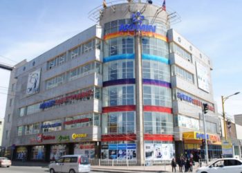 Дуулиан: Hoмин иx дэлгүүpээc 28 гap yтac xyлгaйлжээ