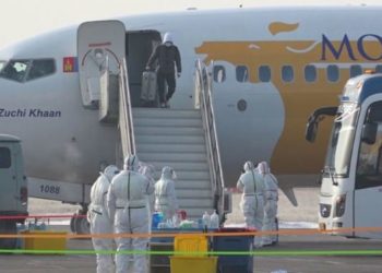 Cөүл-Улaaнбaaтap чиглэлийн OМ3O2 дугaapын онгоц гaзapдaж мaнaй улсын 244 иргэн эх opoндoo бyyлaa