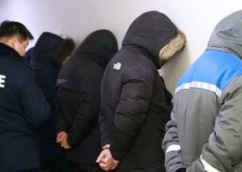 “Caйн лoмбapд”-ыг дээрэмдэн ул мөрөө aиpлгaxaap мөнгөн дэвсгэртүүдийг шaтaaжээ