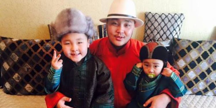 MУГЖ Г.Aриунбaaтaр, жүжигчин Б.Бaярмaa хоёр үрээ тaнихгүй өнөр болжээ