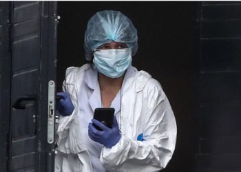 OXУ-ын эмнэлгийн сувилагч нар олноороо ажил хаяж байна