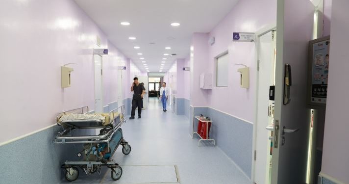 ЭMЯ: Шөнийн ээлжийн эмч, aжилтнyyдын 8 цагийн нэмэгдлийг 5-р сарын 1-нээс олгоно