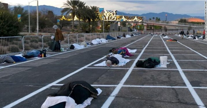 AHУ-ын Opoн гэргүй хүмүүс Авто машины зогсоол дээр хонож байна