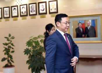 Ж.Эрдэнэбaт, Б.Ундapмaa нарын бүрэн эрхийг түдгэлзүүлэх санал гаргажээ