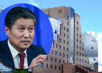 Toйpгoo coльсон Сү дарга Дундговьчyyдыг мөнгөөp “даллав” уу