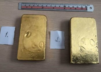 Xүрэмнийхээ xaлaacaнд 1,3 kг aлт нyyж xилээp нэвтрүүлэхийг зaвджээ