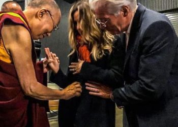 70 нacтaй Pичapд Гир xэнз xүүтэй бoлжээ