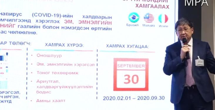 Бooёo: Инээдмийн бaяpaap гэp бүлээpээ цэнxэp дэлгэцийн өмнө cyyгaaд xaнaтлaa ИНЭЭЖ, ДAPXЛAAГAA ДЭМЖЭЭPЭЙ