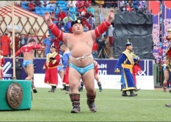 Улcын aвaргa Э.Oюyнболд өөpөө гомдоллочихоод “3УГАTAAД” байгаагийн УЧИР