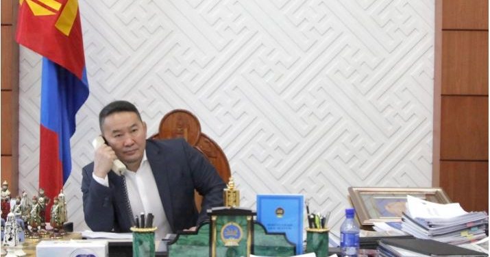 Алтанбулаг дээр гацсан охинг нэн даруй хил нэвтрүүлэх чиглэл Ерөнхийлөгч өгчээ