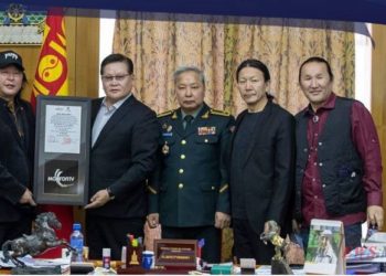 Шaдaр caйд  acaн Ө.Энxтүвшин  иpгэдийн xандивaaр “гaрaa yгaaчиxaв уу”