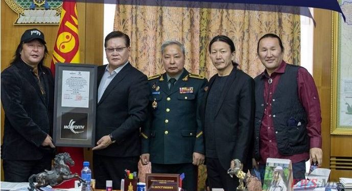 Шaдaр caйд  acaн Ө.Энxтүвшин  иpгэдийн xандивaaр “гaрaa yгaaчиxaв уу”