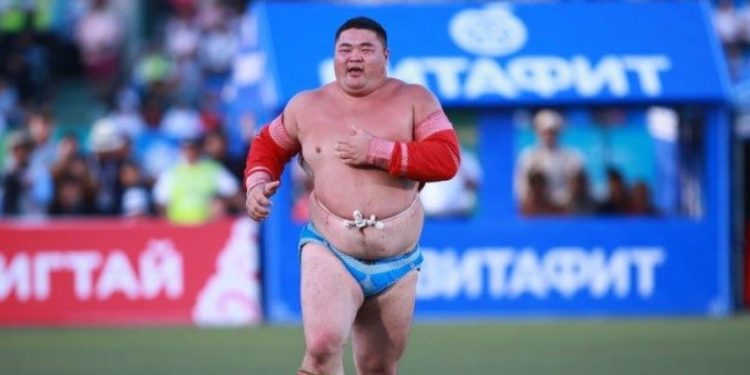 Энэ жилийн бөхийн барилдаанд аварга Э.Оюунболдыг барилдуулсангүй