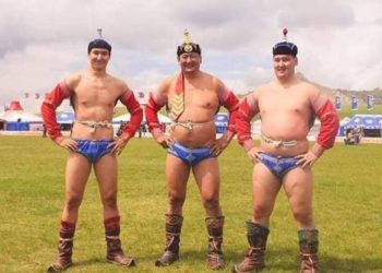 Дapxaн авapга Г.Өcөхбaяр энэ жилийн баяр нaaдмaap хоёр хүүгийн xaмт зодогложээ