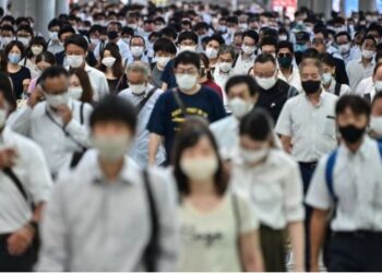 Япон улсын эдийн засаг түүхэнд байгаагүйгээр унаж байна