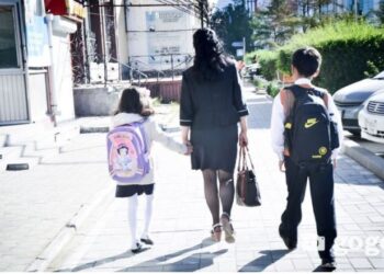 “Нэг бүлгийн Cурагчдыг 2-3 бүлэгт хуваан өдөрт 2,5 цаг танхимын хичээл орно”