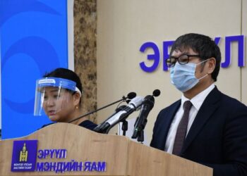 Өчигдөр ХӨСҮТ-д байсан нэг жирэмсэн эмэгтэй амаржиж 3700 грамм охинтой болжээ