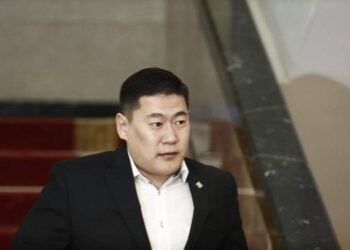 Л.Оюун-Эрдэнэ сайдыг тагнаж, гүйцэтгэх ажиллагаа явуулсан уу?