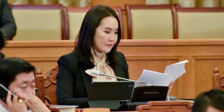 УИХ-ЫН ГИШҮҮН Ч.УНДРАМЫН “ҮНДЭСНИЙ БОЛОВСРОЛЫН ТОГТОЛЦООГ САЙЖРУУЛАХ НЬ” ХЭЛЭЛЦҮҮЛГИЙГ НЭЭЖ ХЭЛСЭН ҮГ